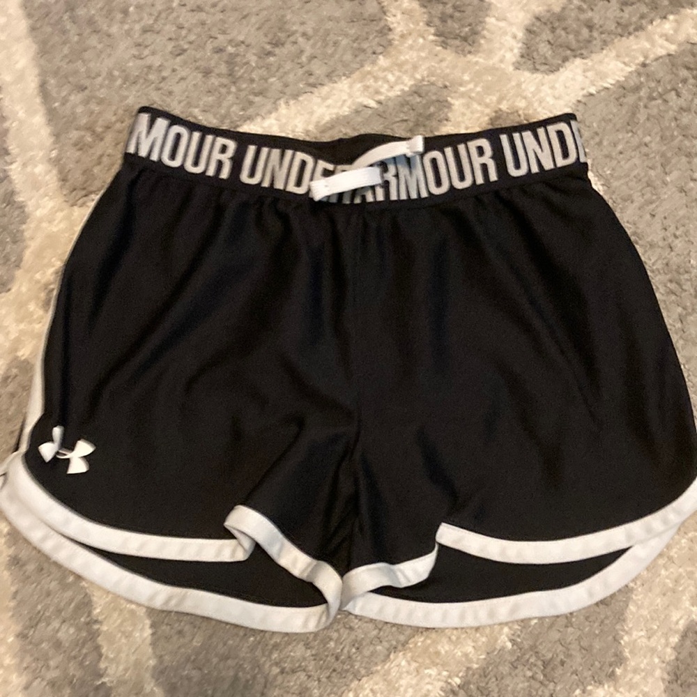 Youth M under armor active shorts